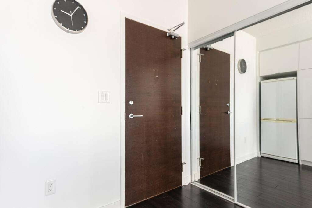 Luxury Downtown Lakeview & City View Condo トロント エクステリア 写真