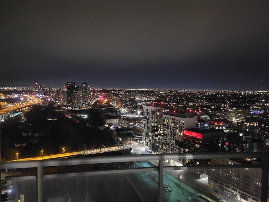 Luxury Downtown Lakeview & City View Condo トロント エクステリア 写真