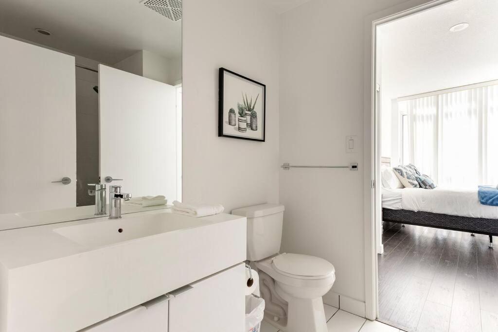 Luxury Downtown Lakeview & City View Condo トロント エクステリア 写真