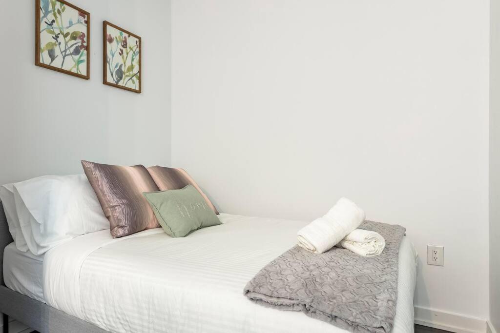 Luxury Downtown Lakeview & City View Condo トロント エクステリア 写真